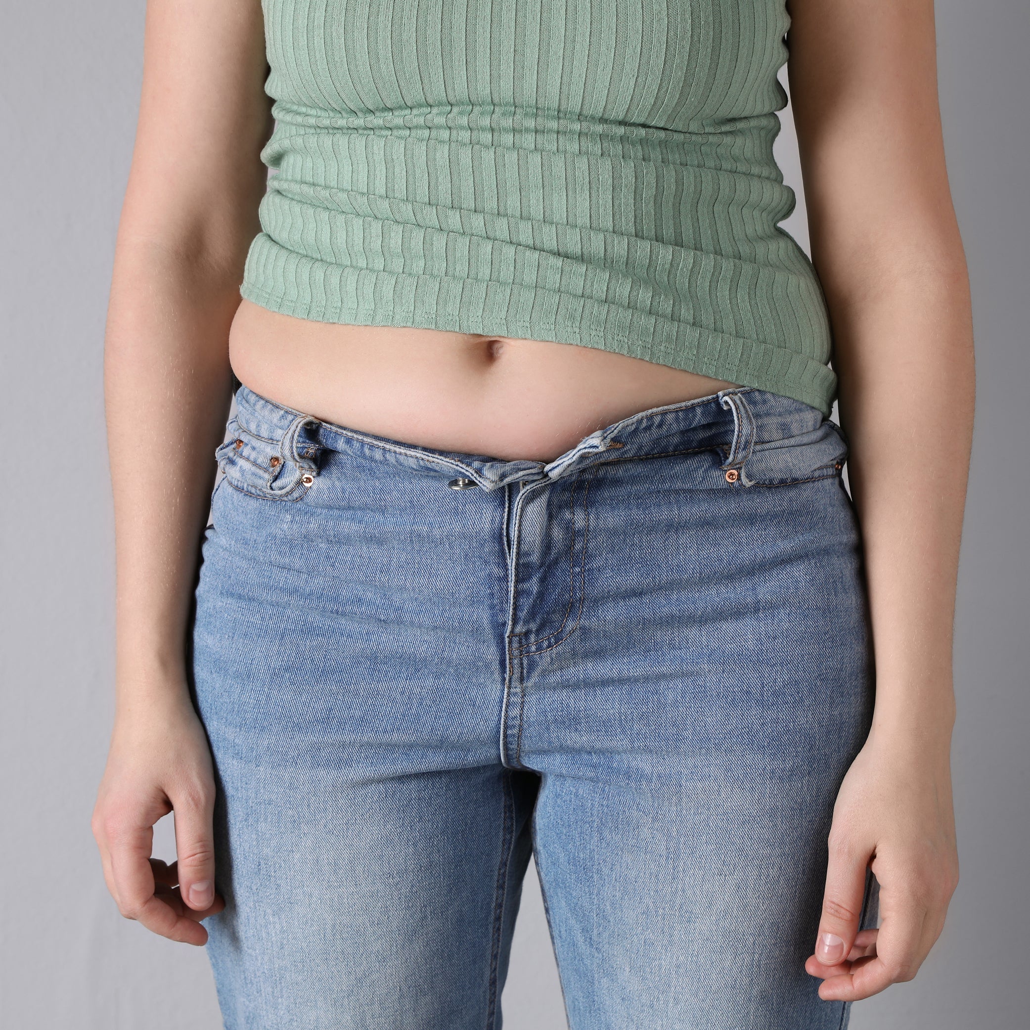 Period Bloat: Why Your Jeans Suddenly Declare War - and What Can Help